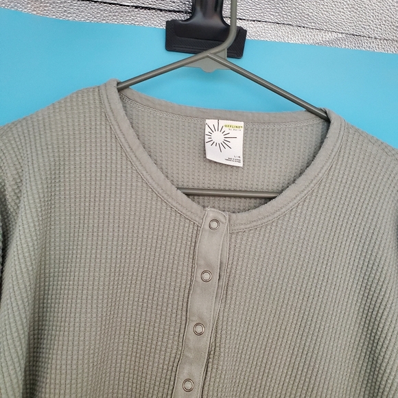 Offline by Aerie Size Large Light Green Thermal Shirt - Picture 2 of 8